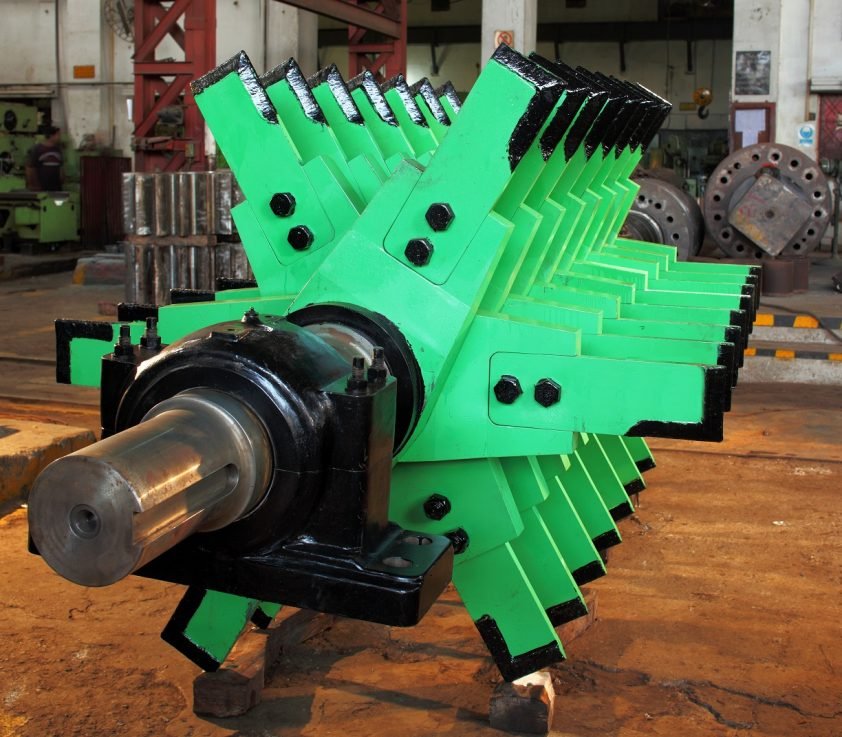 Horizontal fed shredder